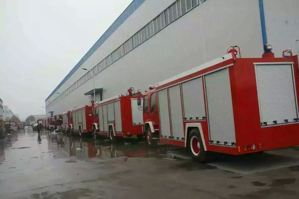 柬埔寨公安部領(lǐng)導(dǎo)來程力集團對訂購的300臺消防